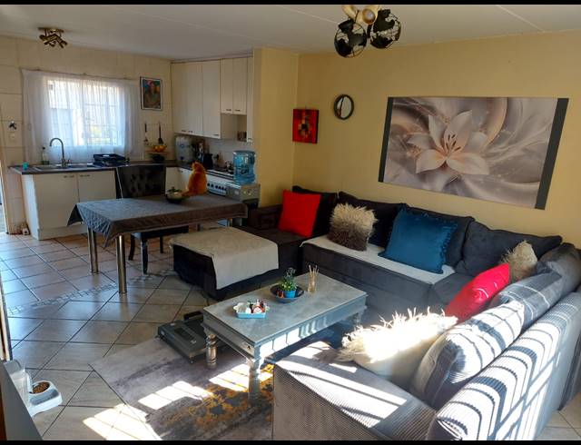 2 BEDROOM TOWNHOUSE FOR SALE IN SONNEGLANS
